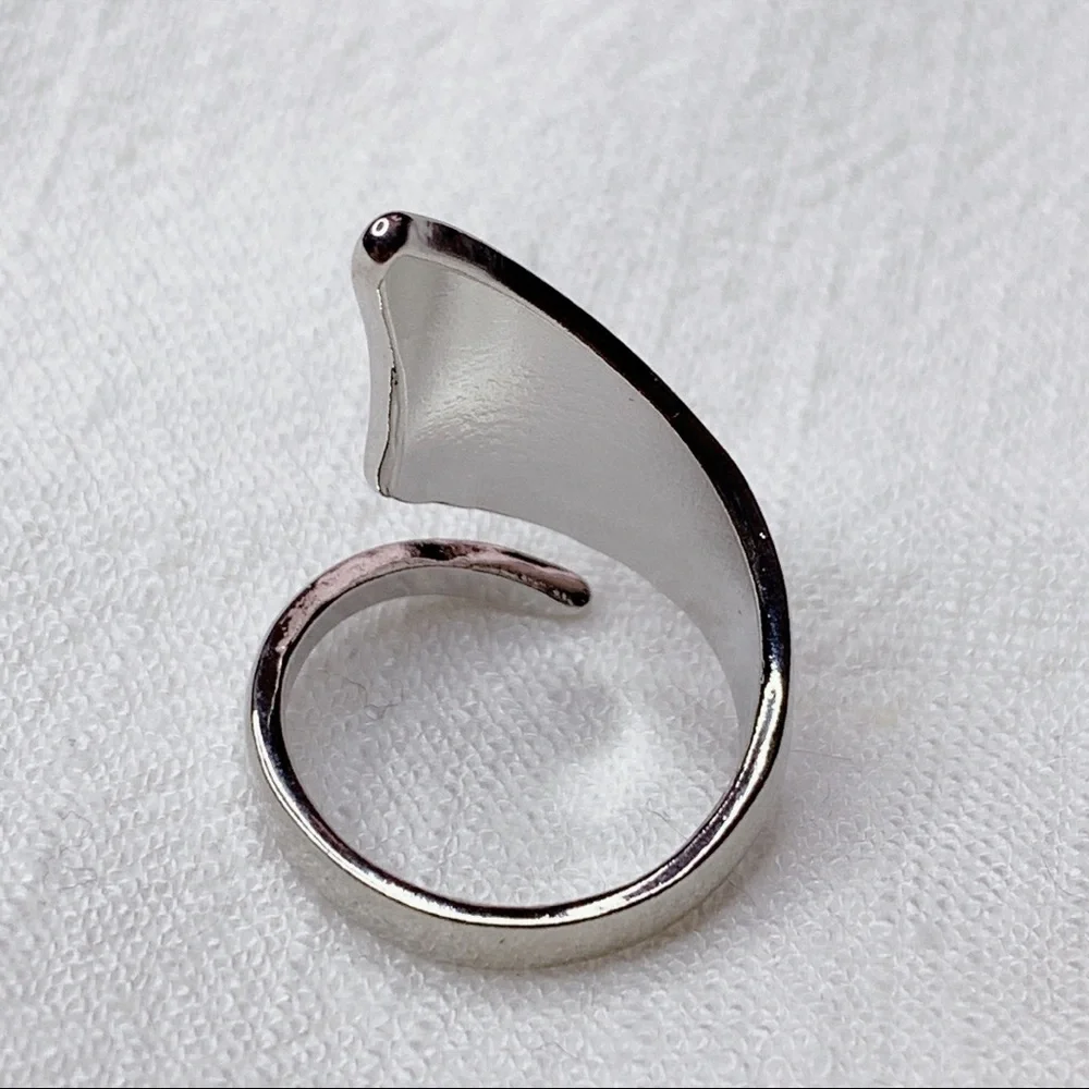 Unique Modern Two Rings Set - Picture 11 of 15